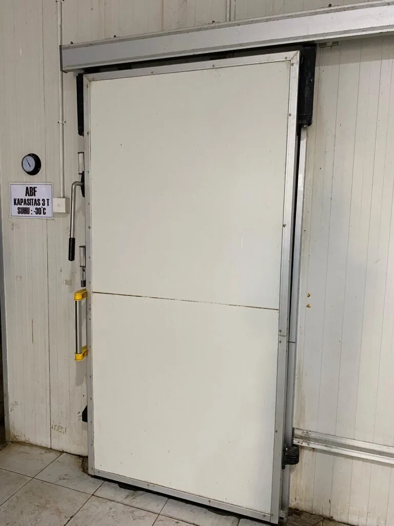 pintu cold storage